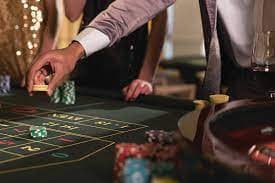 Baccarat demo menampilkan statistik Player vs. Banker